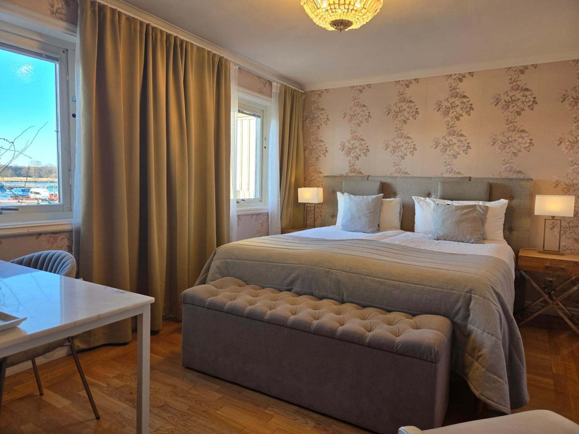 Vaenerport Lakefront Hotell Mariestad Buitenkant foto